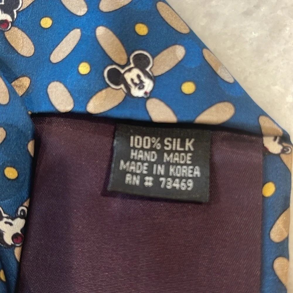 Men’s Disney Mickey Mouse silk tie. - Picture 4 of 10